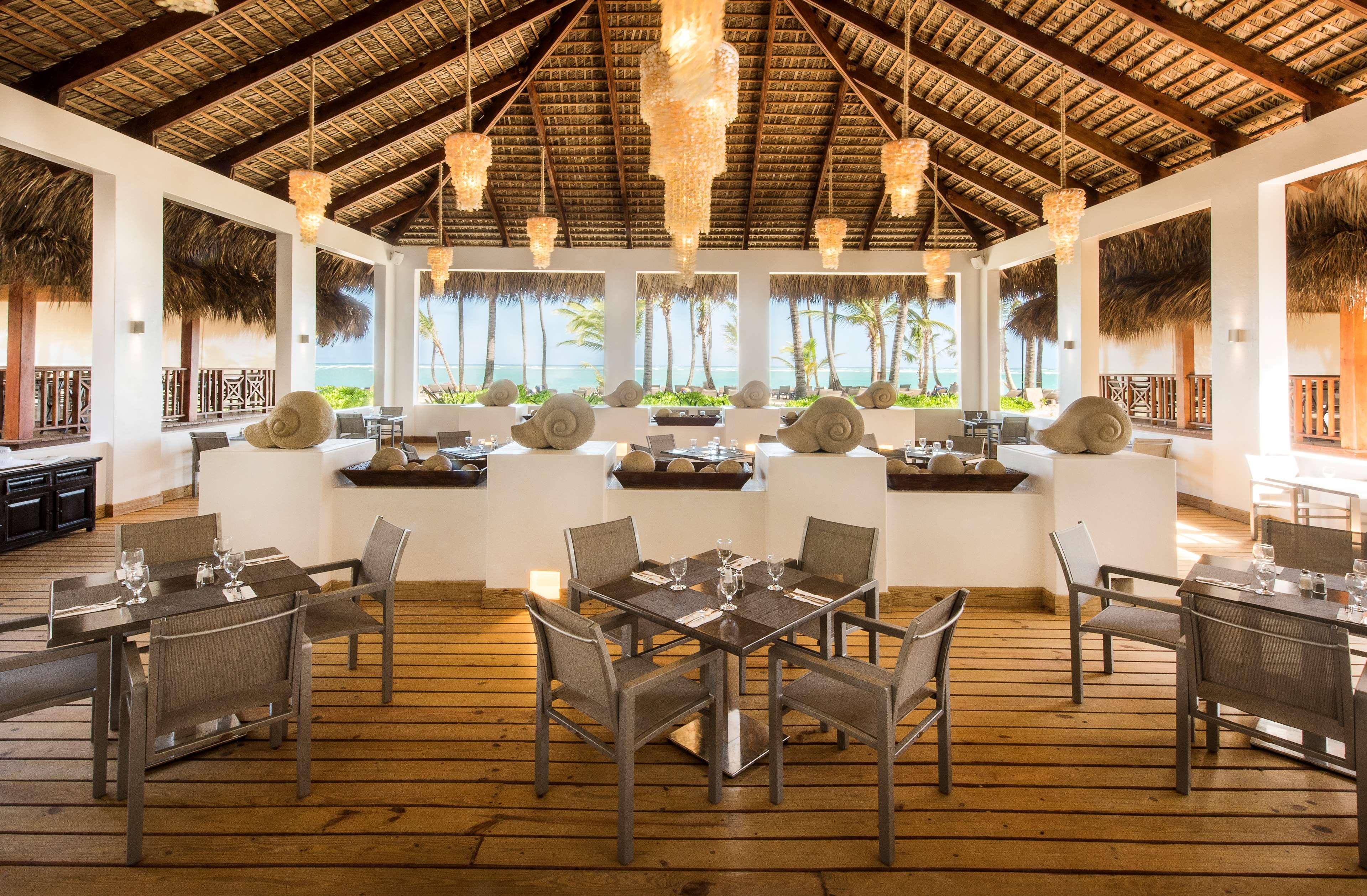 Occidental Punta Cana Exterior foto Restaurant at the resort