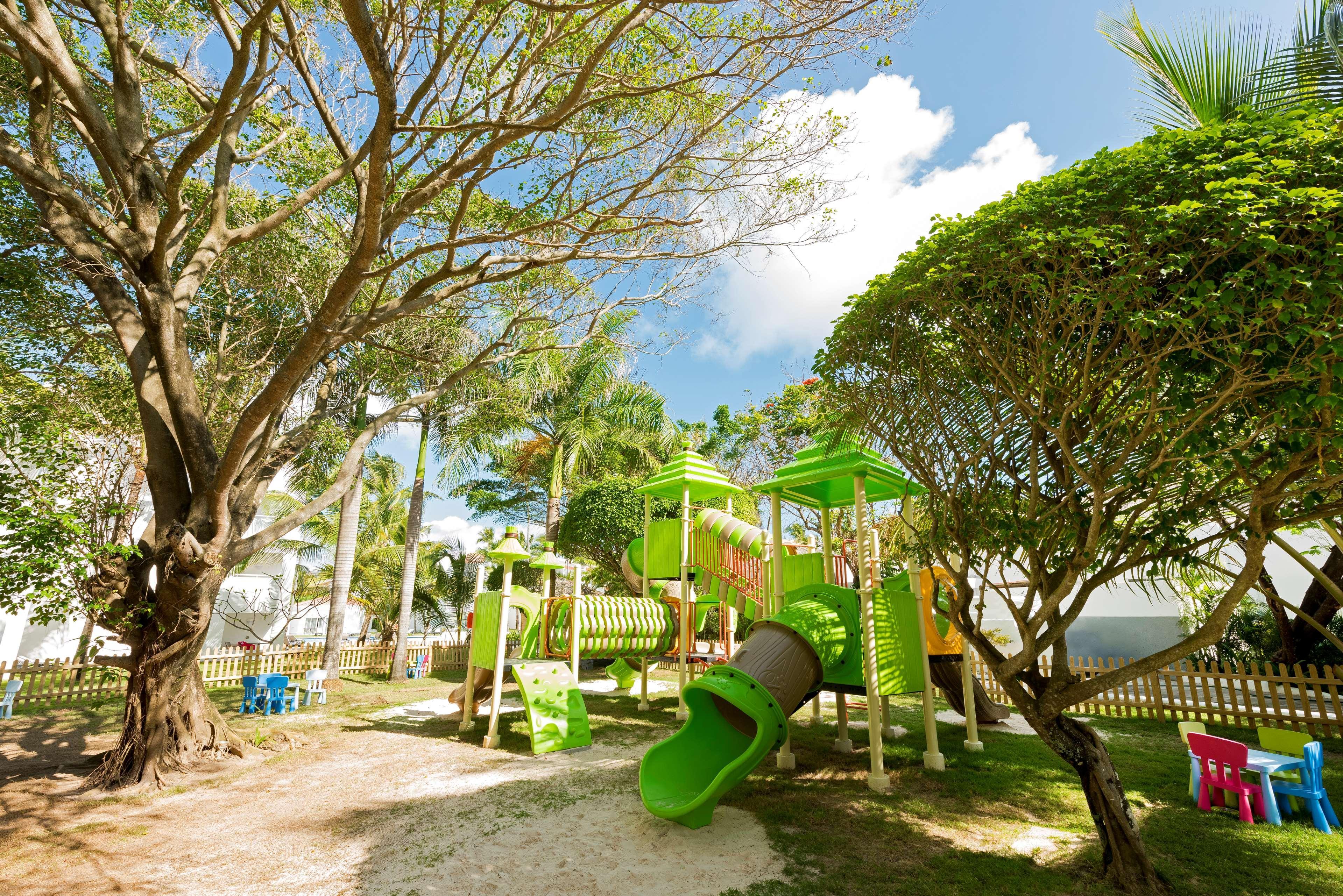 Occidental Punta Cana Exterior foto Playground at the park