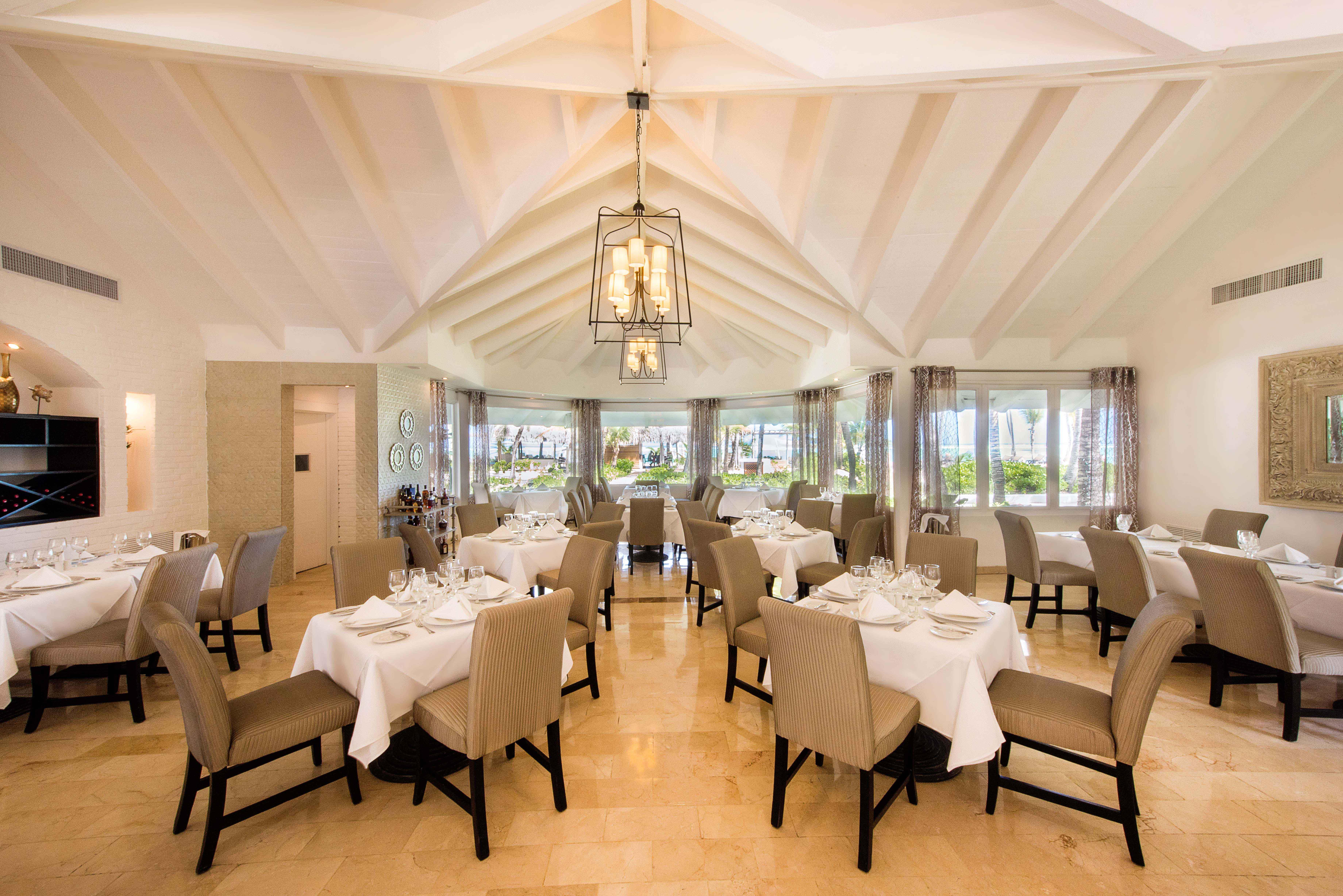 Occidental Punta Cana Exterior foto The restaurant at the Four Seasons Hotel