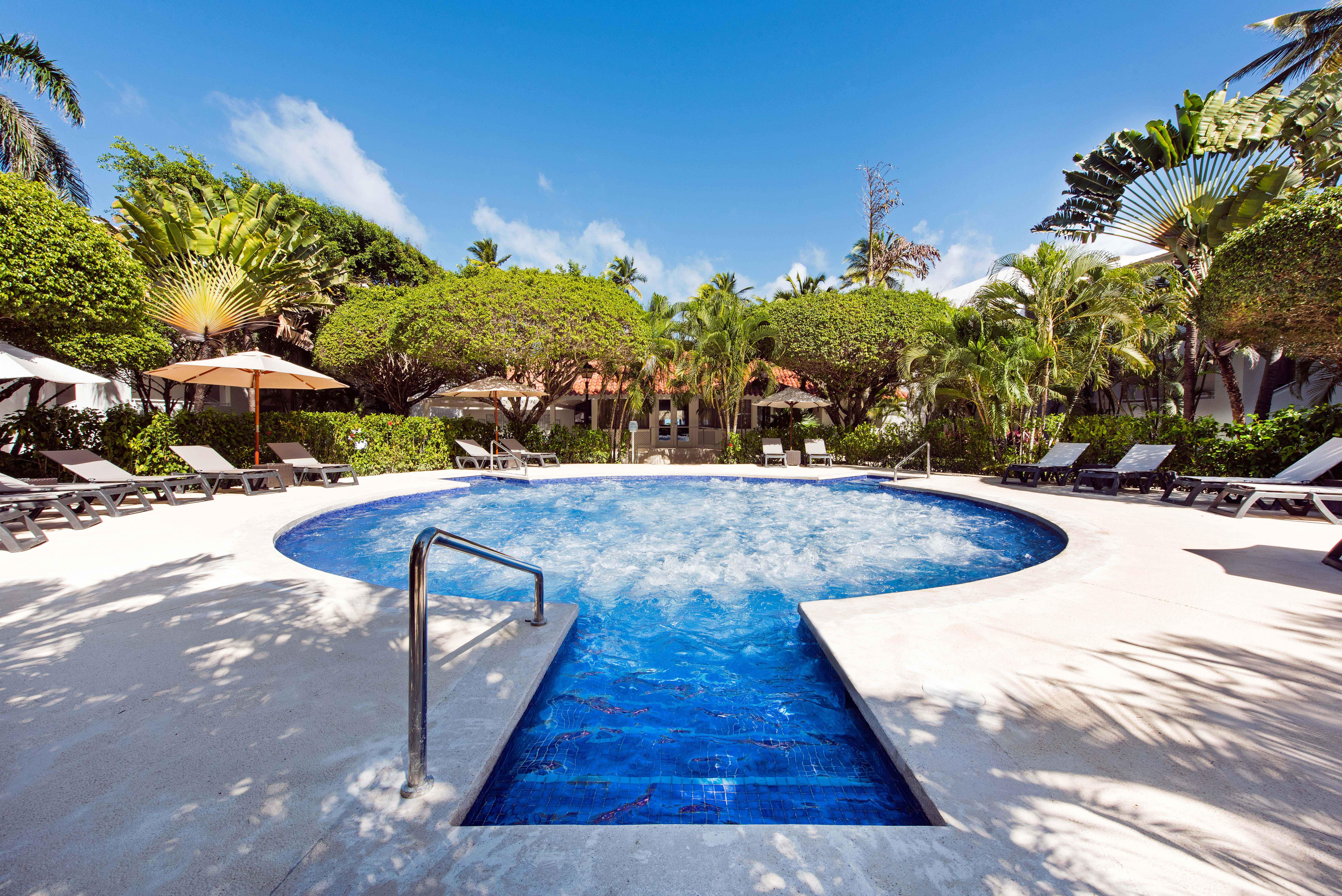 Occidental Punta Cana Exterior foto The swimming pool at the hotel