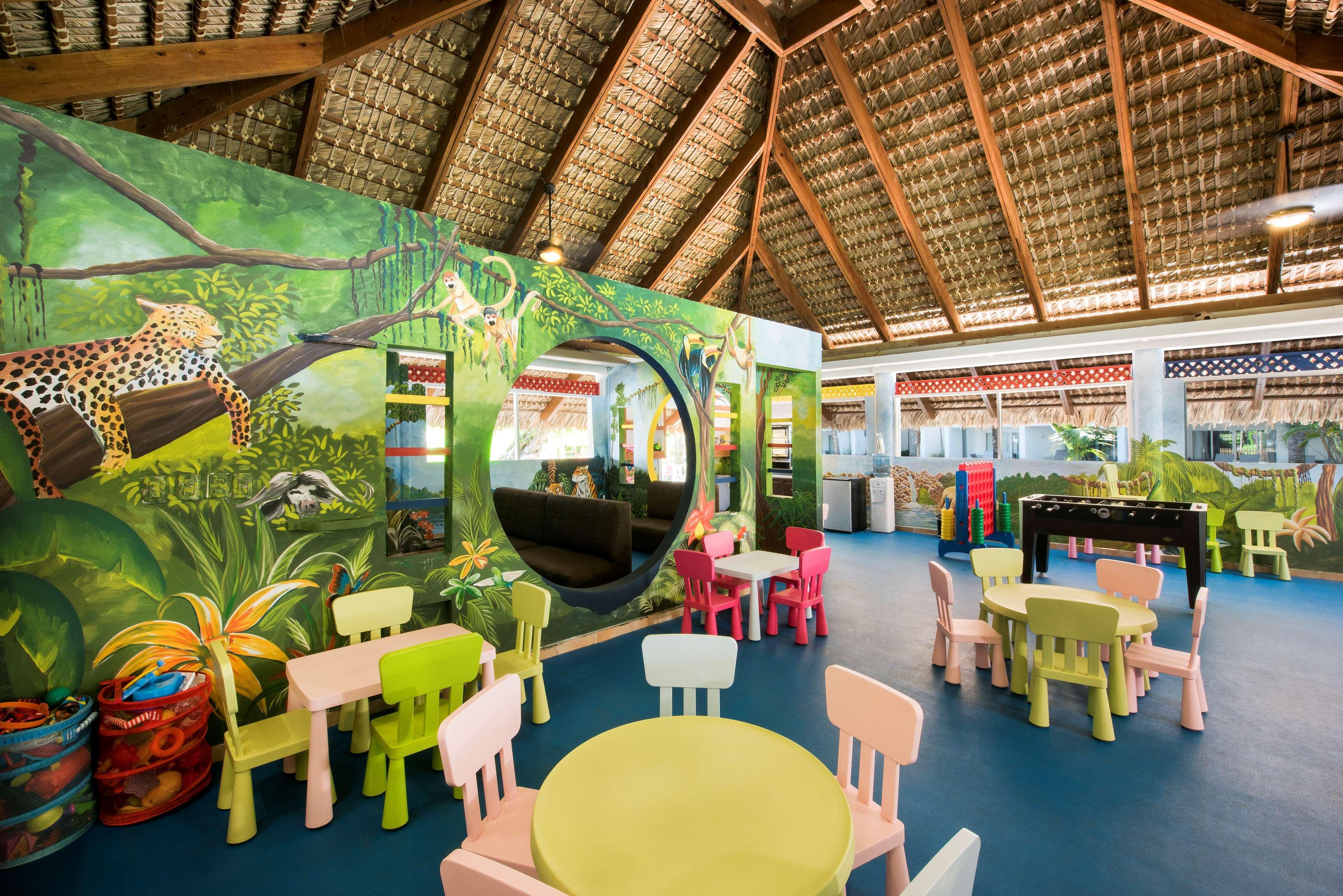 Occidental Punta Cana Exterior foto The Jungle Restaurant