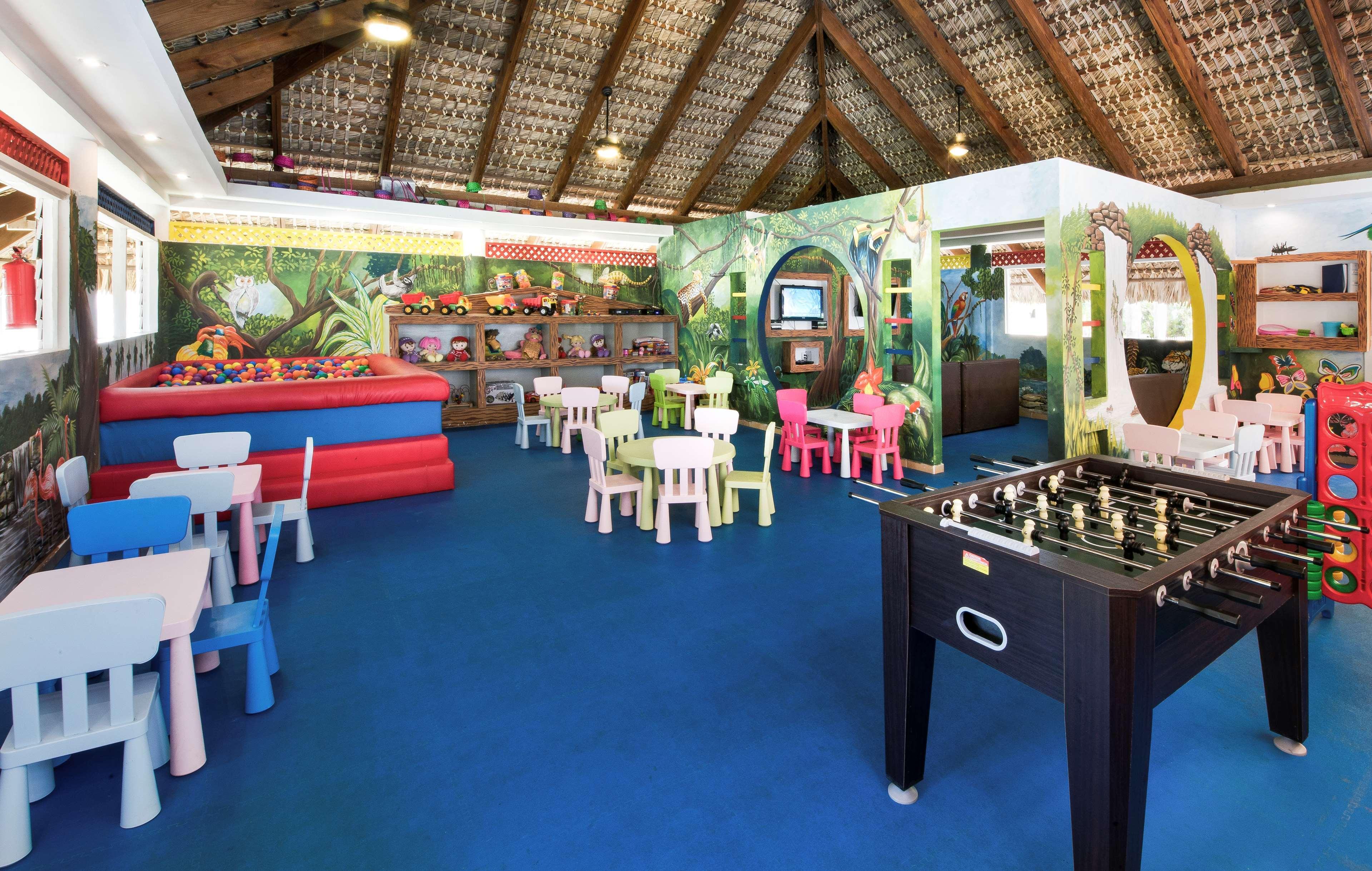 Occidental Punta Cana Exterior foto Club Med's children's club