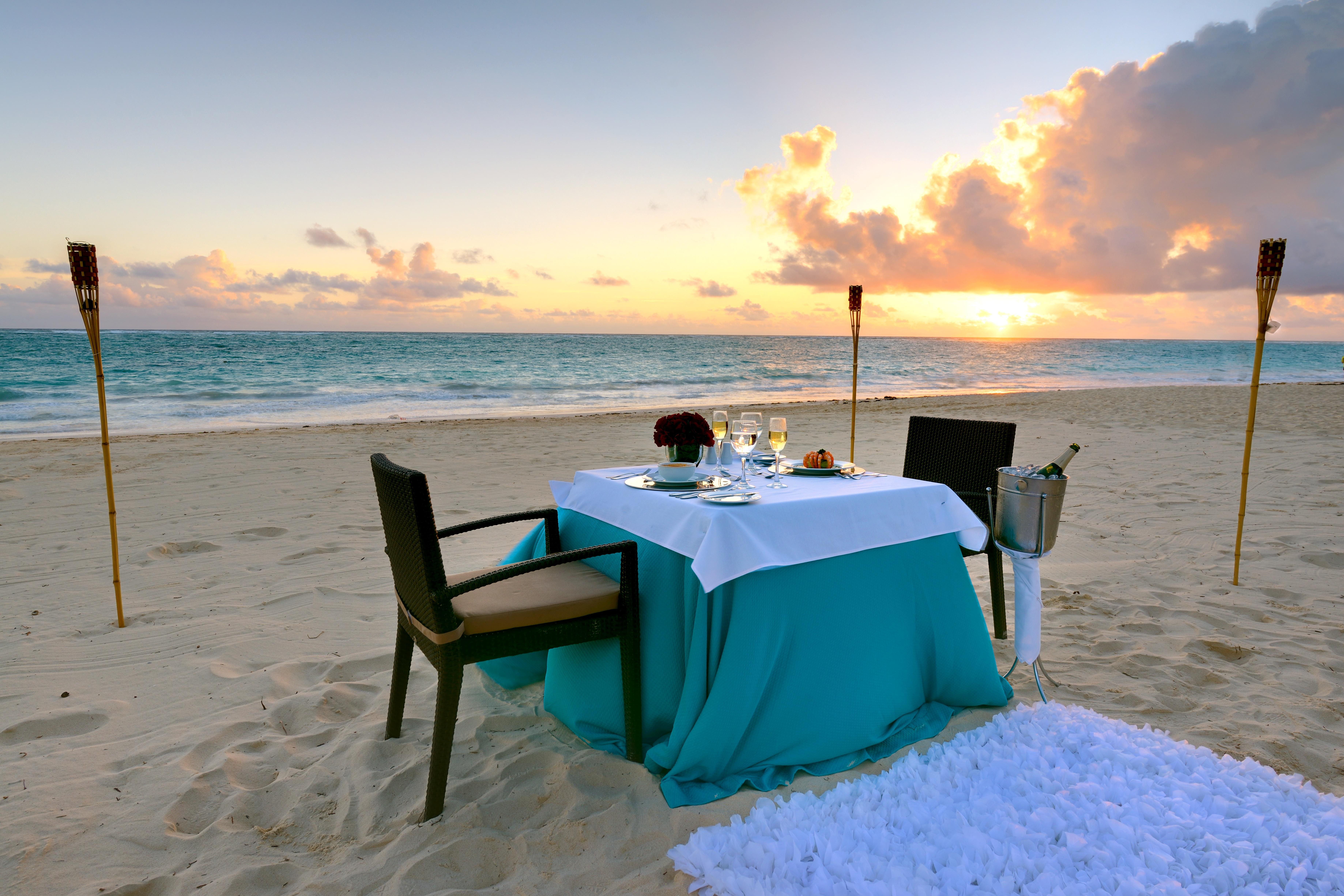 Occidental Punta Cana Exterior foto Sunset dinner at the beach