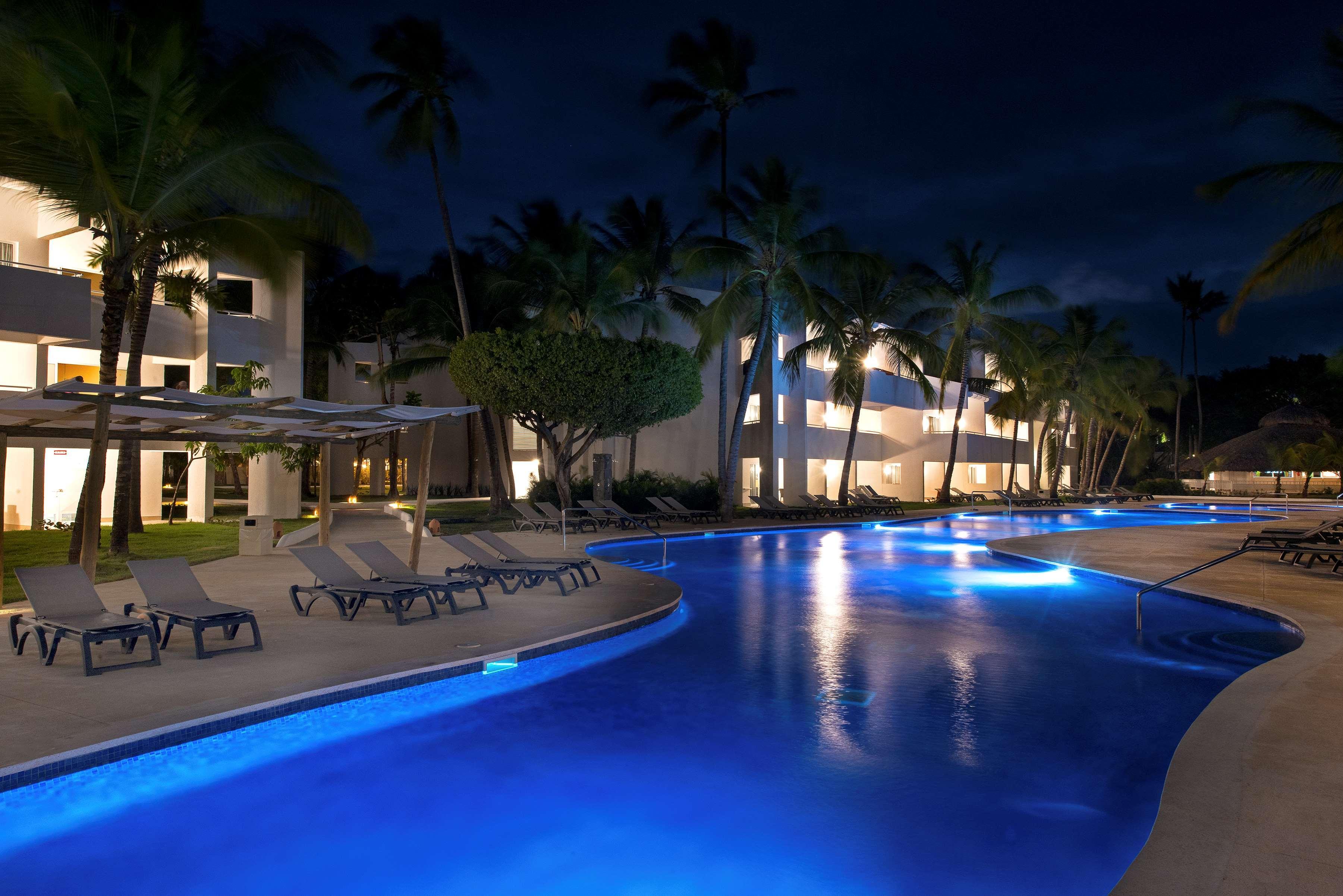 Occidental Punta Cana Exterior foto The pool at the Hard Rock Hotel & Casino Punta Cana